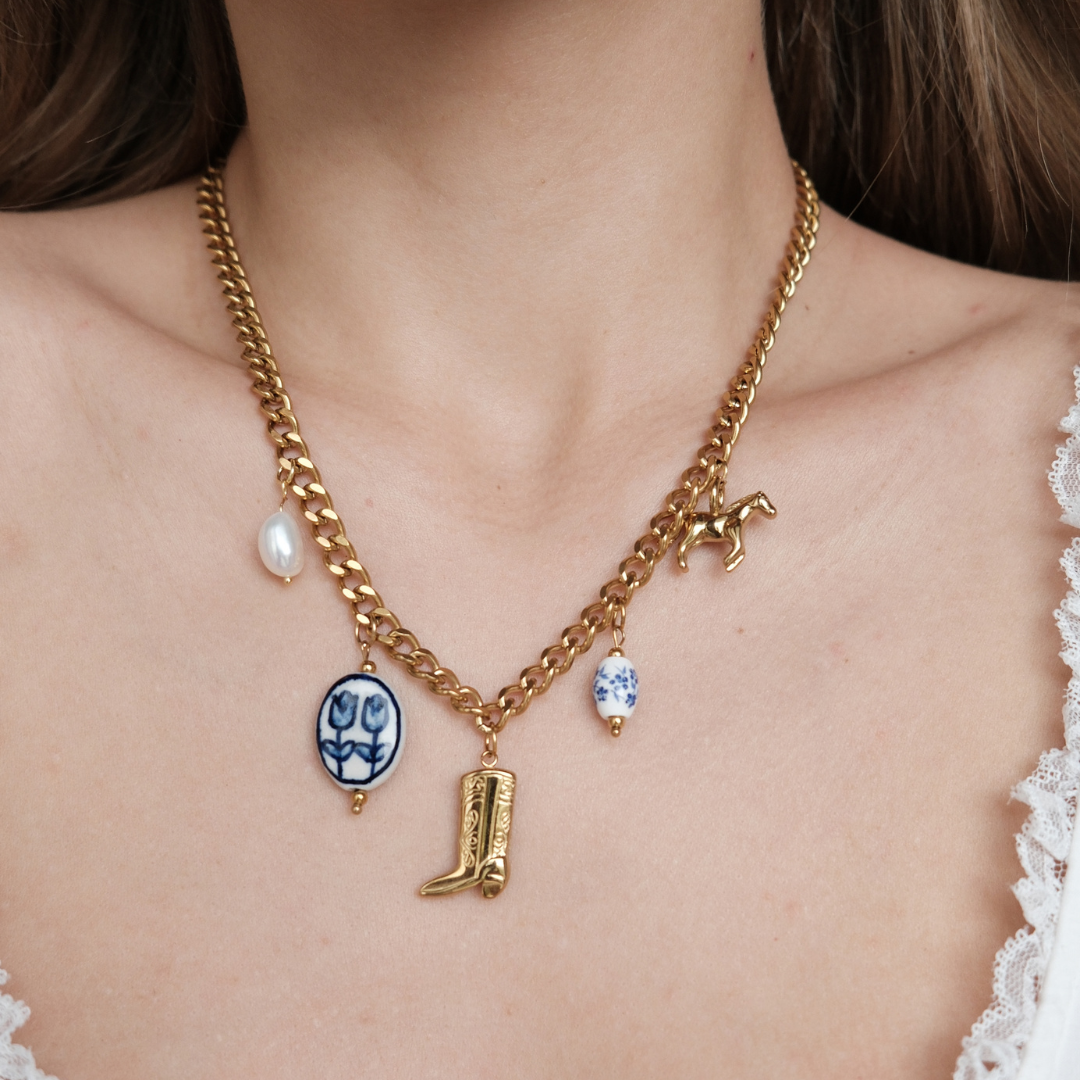 18K gold jewelry necklace with gold charm pieces