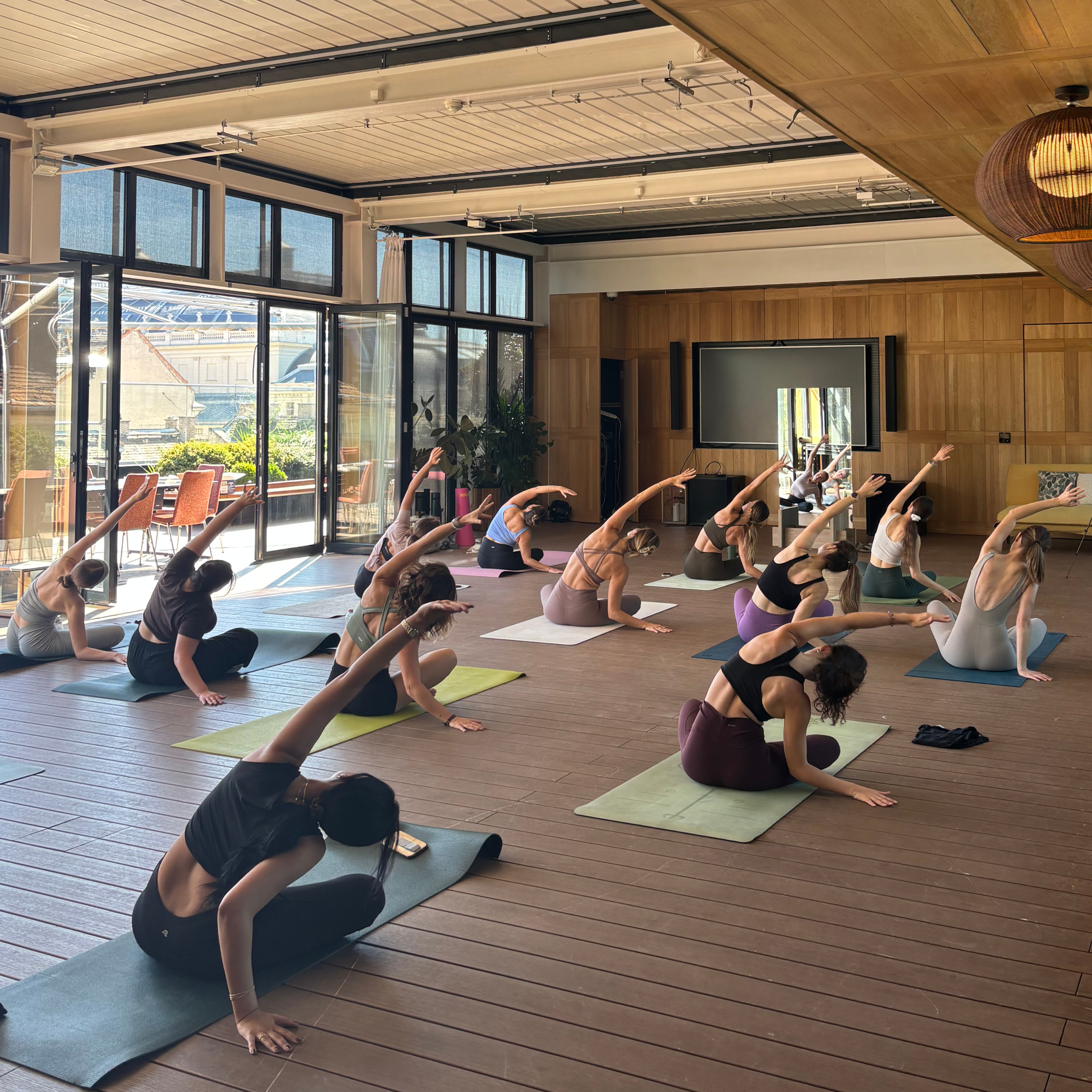 Flow & Paint – Creative Wellness Event