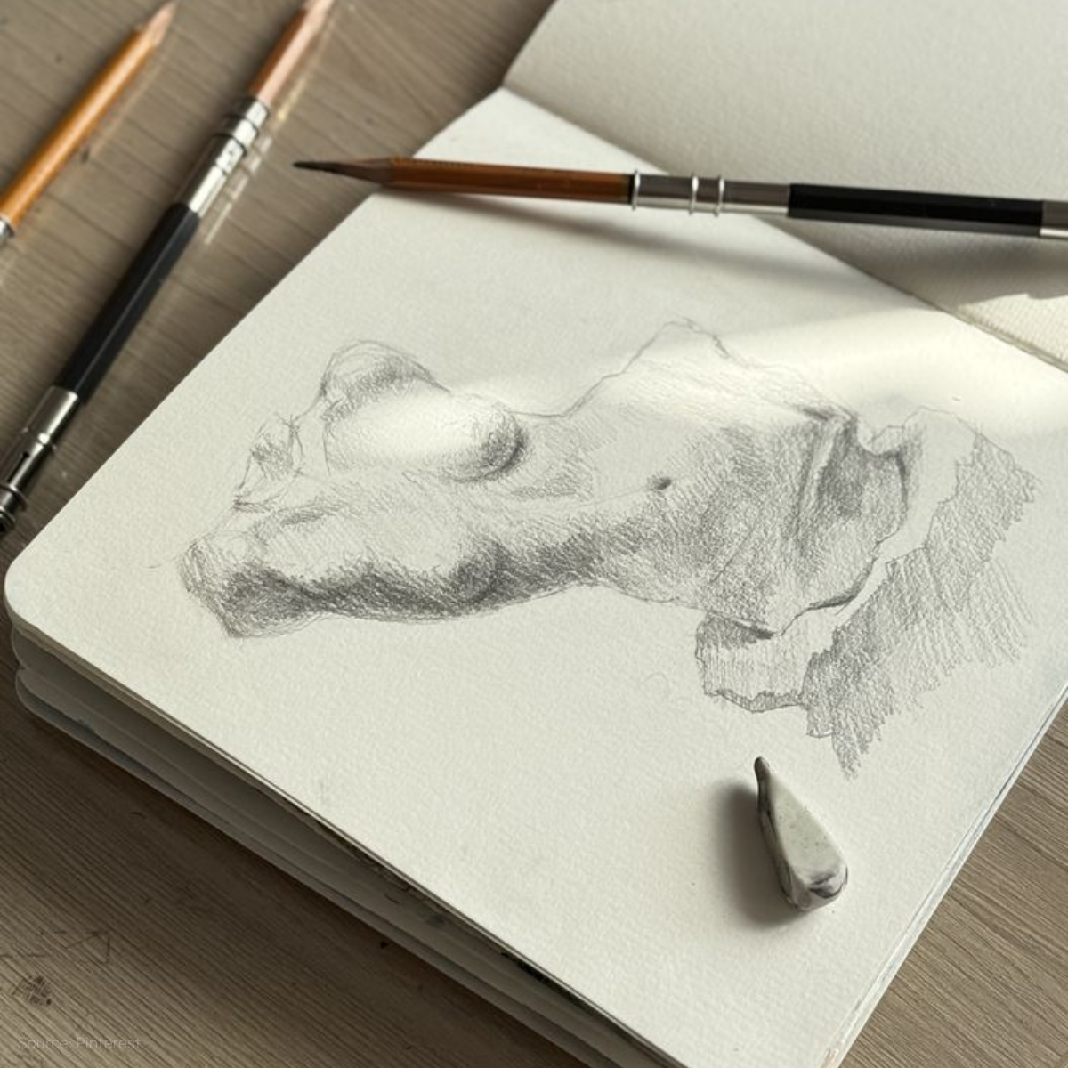 Figure Sketching Night – Egy Exkluzív Este (élő félakt modellel)